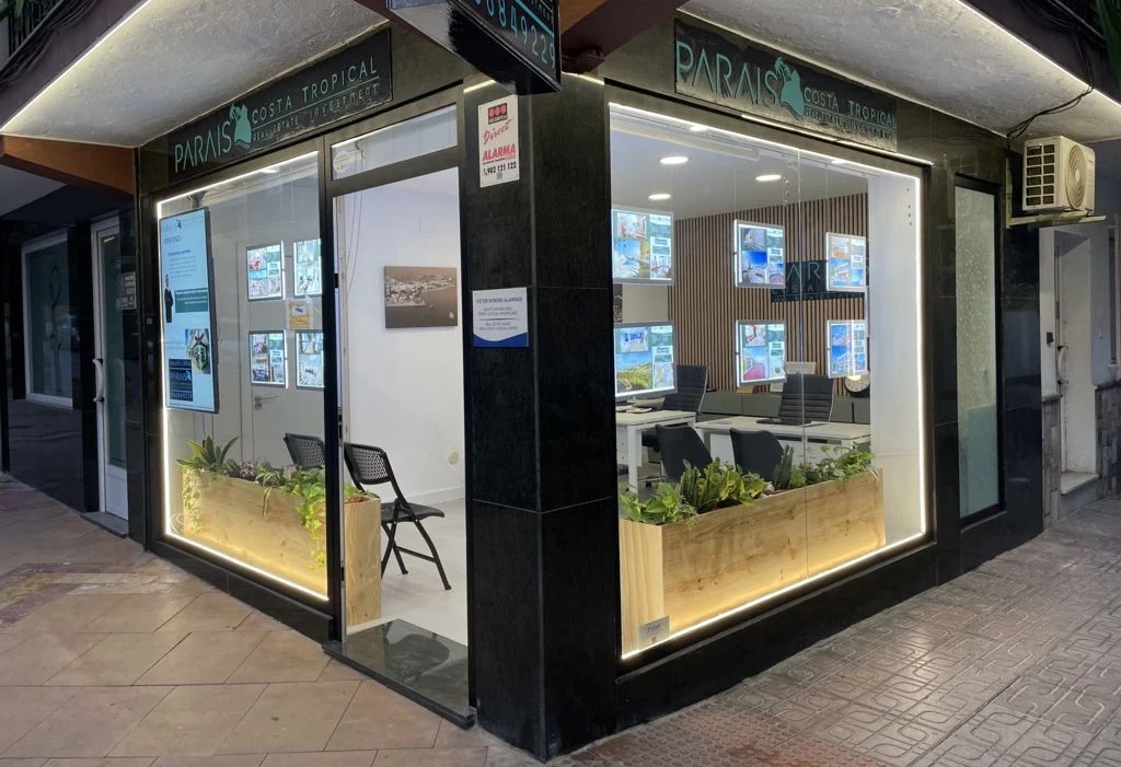 Agencia inmobilaria en el centro de Almuñécar